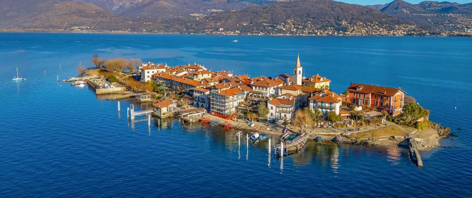 L'Isola dei Pescatori dall'alto, luce calda